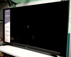 Téléviseur Samsung UE40M5002 éteint